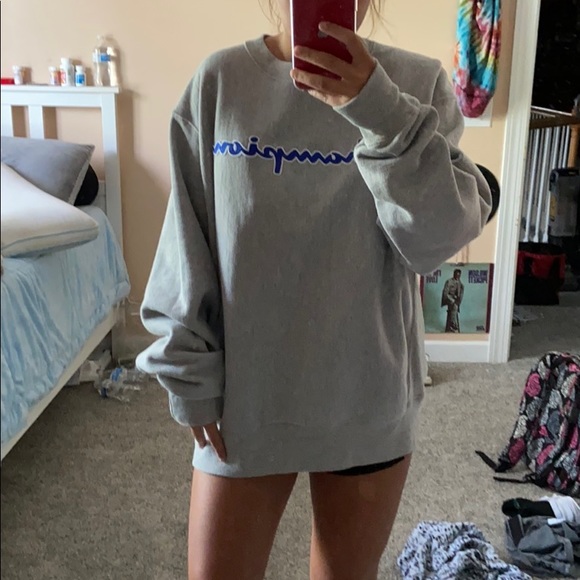 Champion Crewneck - Picture 2 of 2